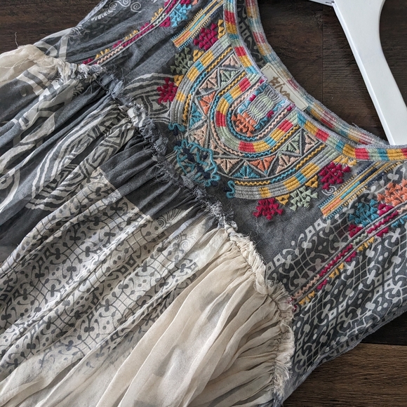 Johnny Was Biya Inka Silk Sheer Embroidered Gray and Cream Too/Blouse XS - Picture 3 of 8